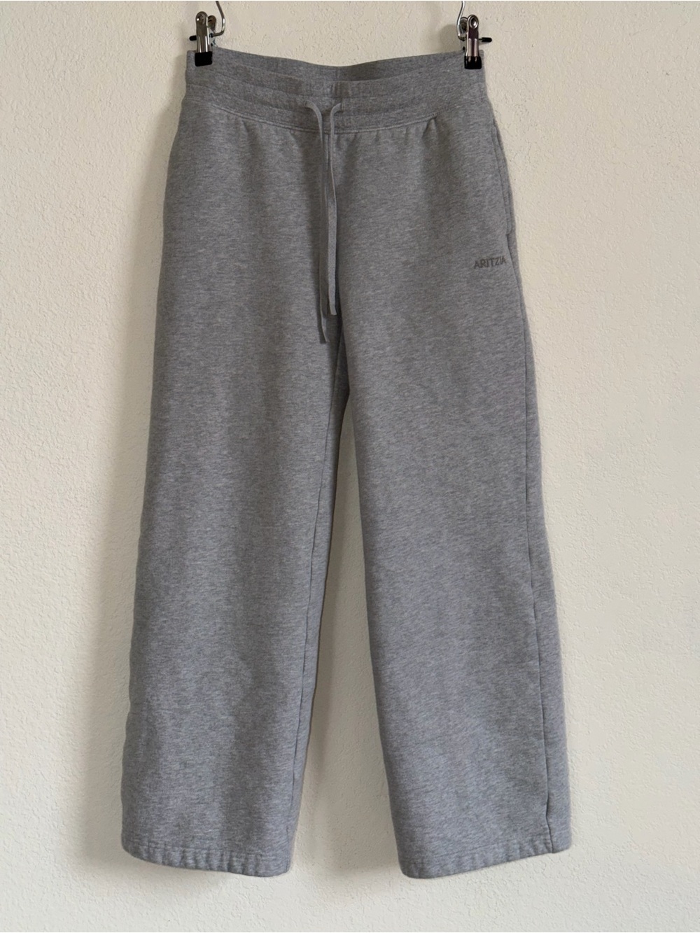 Aritzia Sweatfleece Cozy Fleece Wide Leg Sweatpants in Light Gray